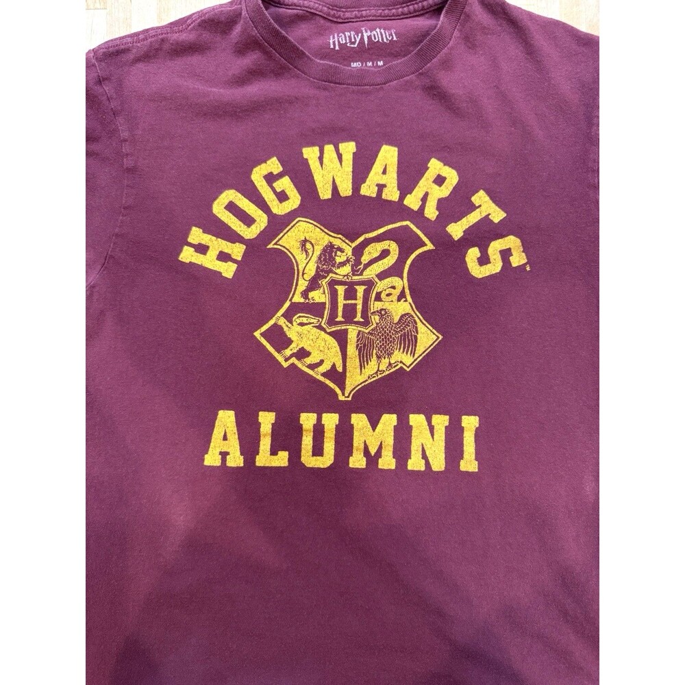 Harry Potter Hogwarts Alumni T-Shirt Mens Womens Unisex Sz M Tee Burgundy Yellow
